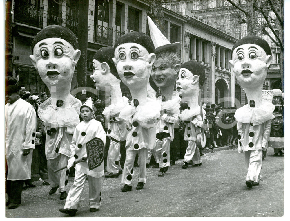 1959 CARNEVALE DI NIZZA Sfilata con maschere di PIERROT in cartapesta *Foto
