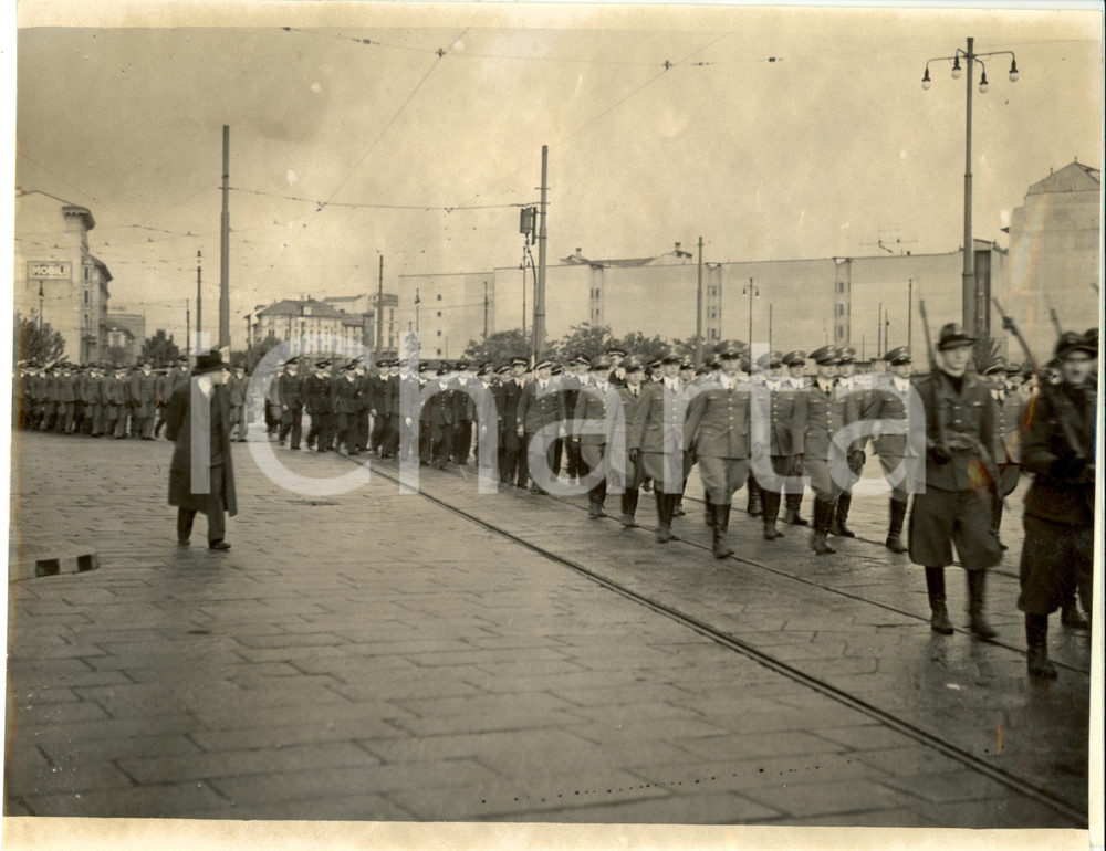 Fotografia d epoca originale 1934 MILANO Il GUF di TORINO sfila per le vie della città  per LITTORIALI Foto 1