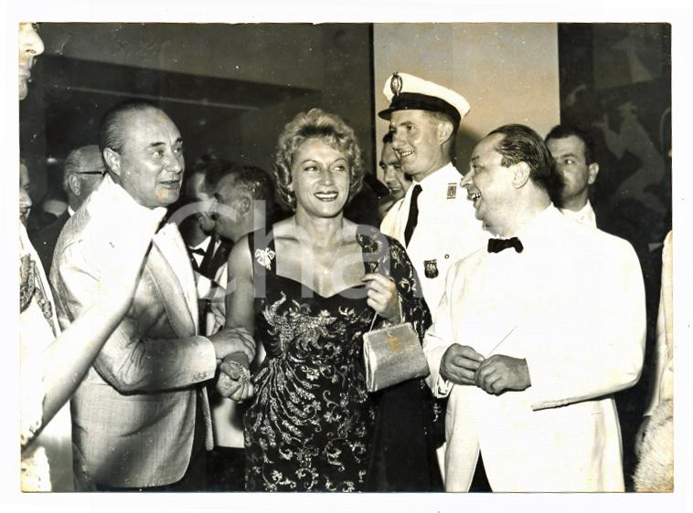 Fotografia d epoca originale 1955 ca VENEZIA Mostra del cinema  Mario RIVA e Diana DEI Foto DANNEGGIATA 1