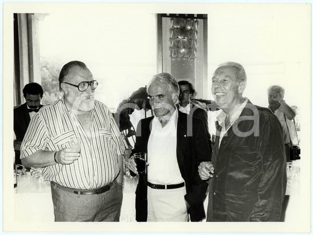 Fotografia d epoca originale 1985 ca VENEZIA Sergio LEONE Gianluigi RONDI Jack VALENTI Foto 24x17 cm 1