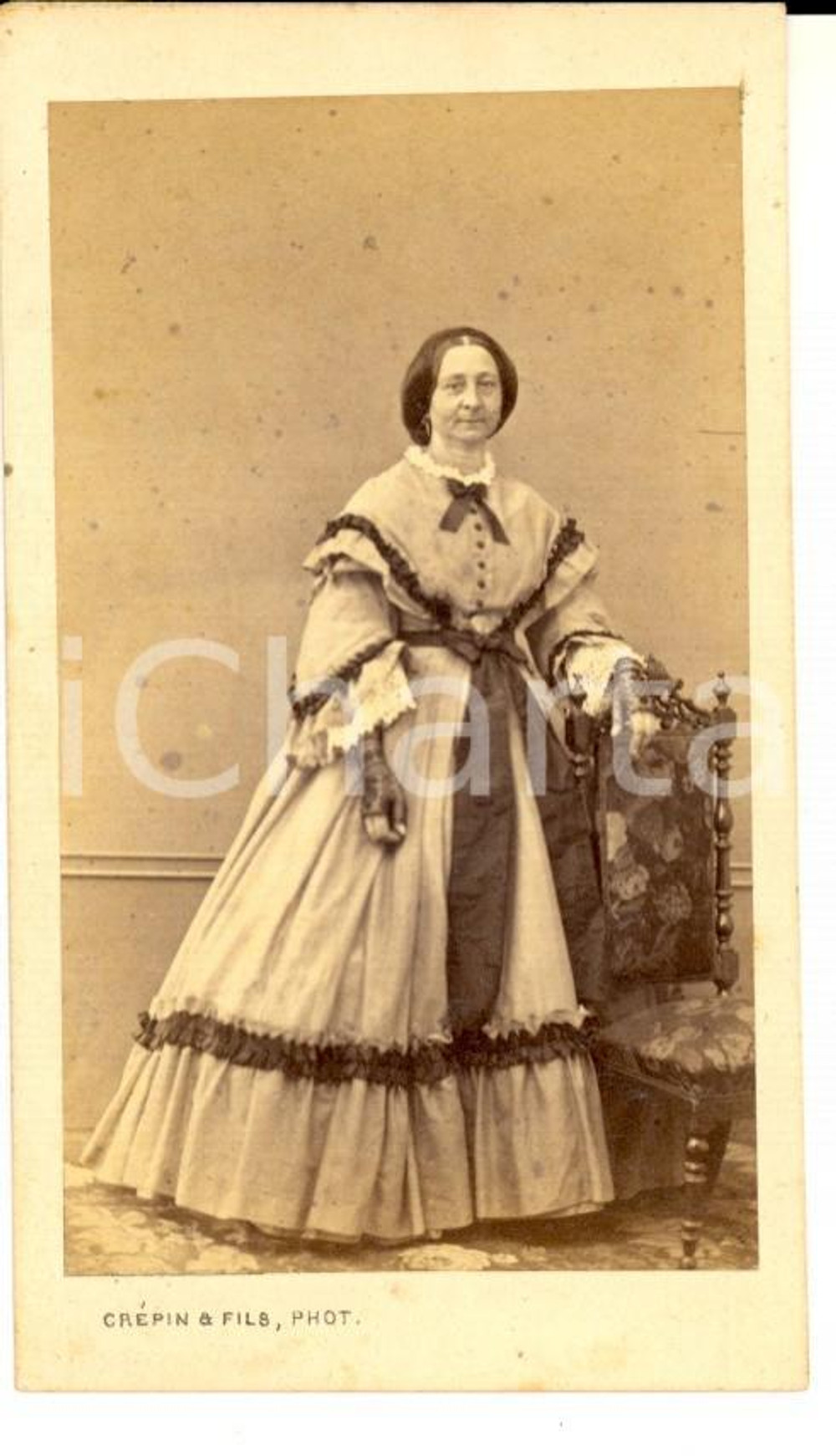 Fotografia d'epoca originale 1870 ca PARIS (F) Ritratto di donna in abito chiaro e mezzi guanti *Foto CREPIN 1