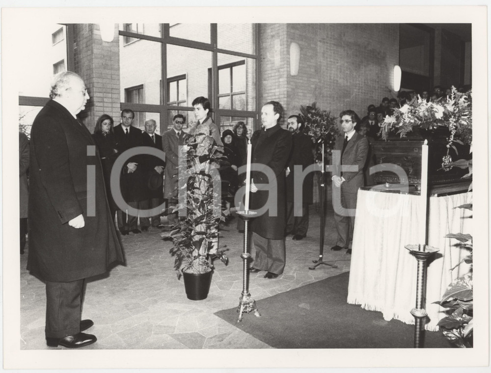 Fotografia d epoca originale 1985 MILANO Funerali di Innocenzo GASPARINI  Giovanni SPADOLINI Foto 24x18 1 1