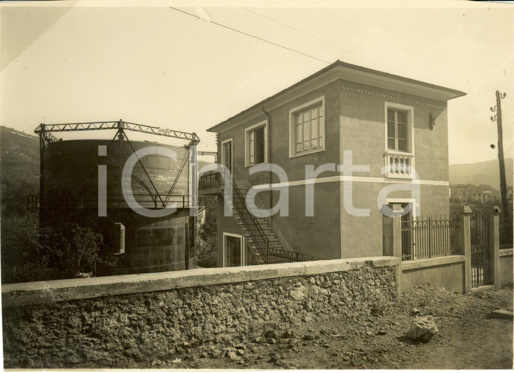 Fotografia d epoca originale 1935 ca LERICI SP Il GASOMETRO comunale Fotografia 1