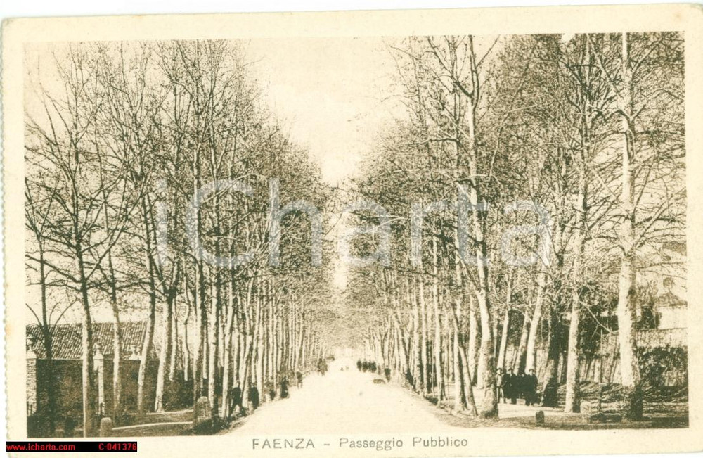 Cartolina originale da collezione 1930 circa FAENZA (RA) Il passeggio pubblico ANIMATA NV 1