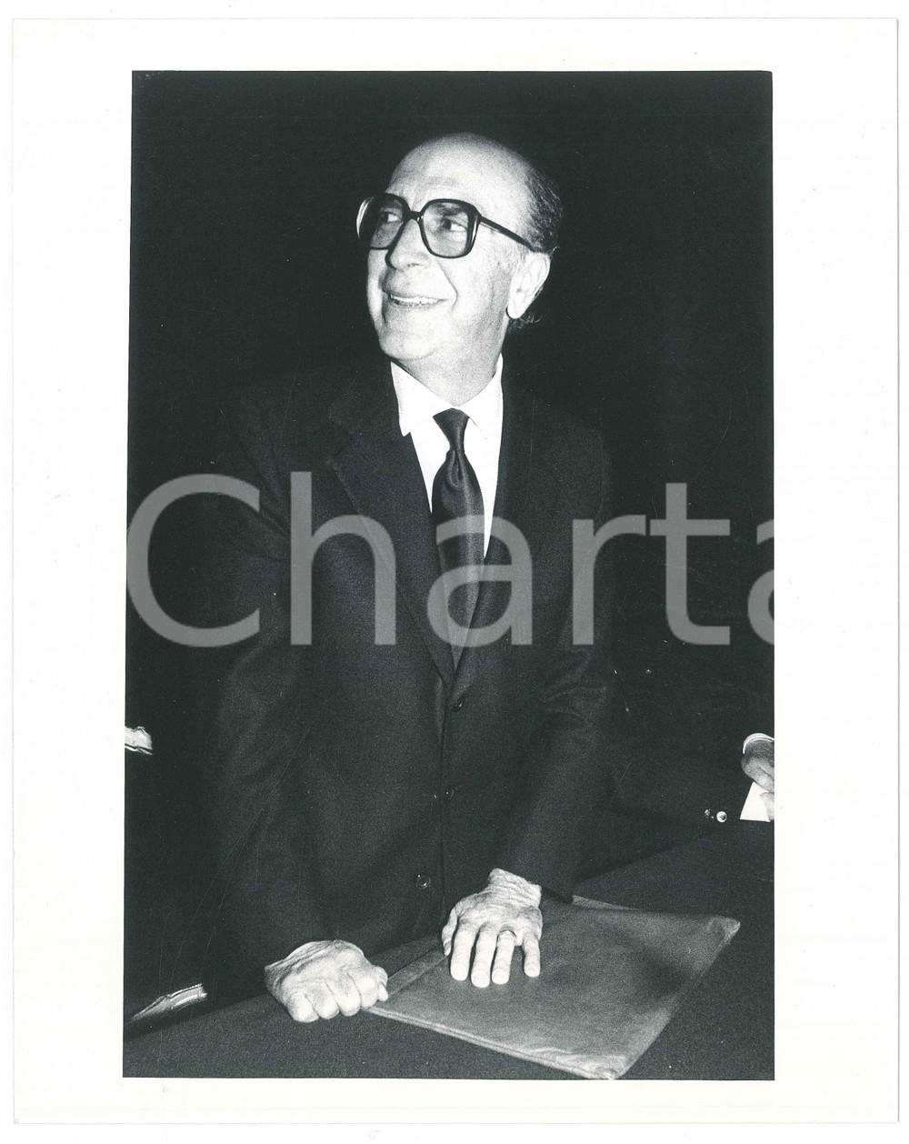 Fotografia d epoca originale 1985 ca MEDIOBANCA Francesco CINGANO Ritratto  Foto 18x24 cm 1