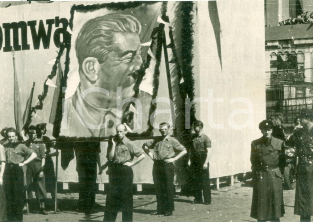 Fotografia d epoca originale 1940 ca LEIPZIG Striscioni e manifesti di STALIN per la Leipziger Messe FOTO 1
