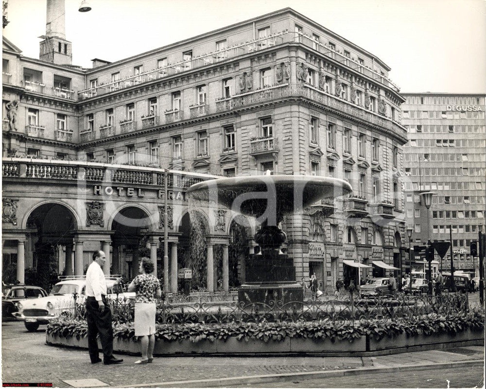 Fotografia d'epoca originale 1970 ca FRANKFURT MAIN Hotel France REAL PHOTO 1