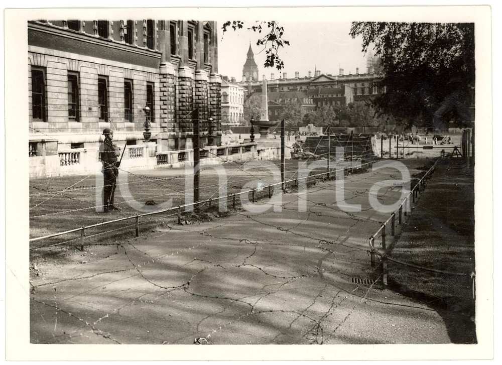 Fotografia d epoca originale 1940 LONDON WW2 Misure di sicurezza rafforzate contro QUINTA COLONNA Fotografia 1