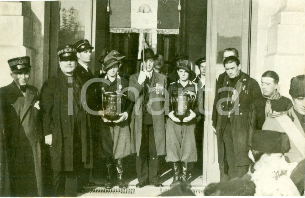 Fotografia d epoca originale 1932 MILANO STAZIONE CENTRALE ONB con acqua del PIAVE e zolle del CARSO Foto 1