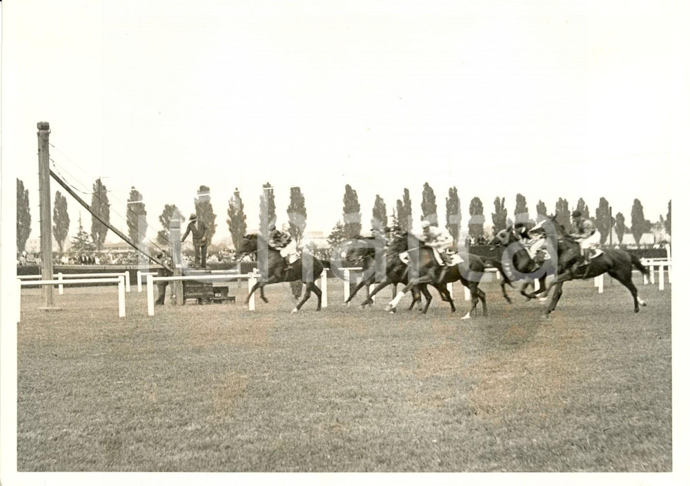Fotografia d'epoca originale 1942 MILANO SAN SIRO Gran Premio di MILANO partenza dei concorrenti *Fotografia 1