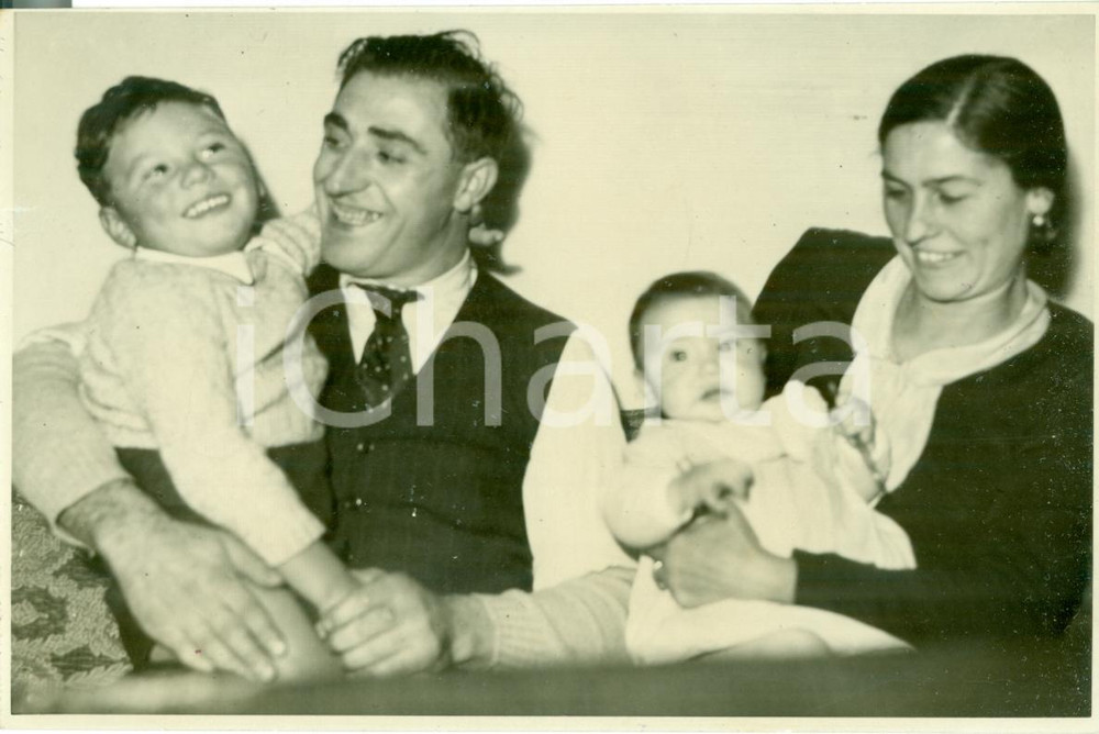 Fotografia d epoca originale 1939 MILANO Famiglia SIGNORINI vince secondo premio Lotteria MERANO Fotografia 1