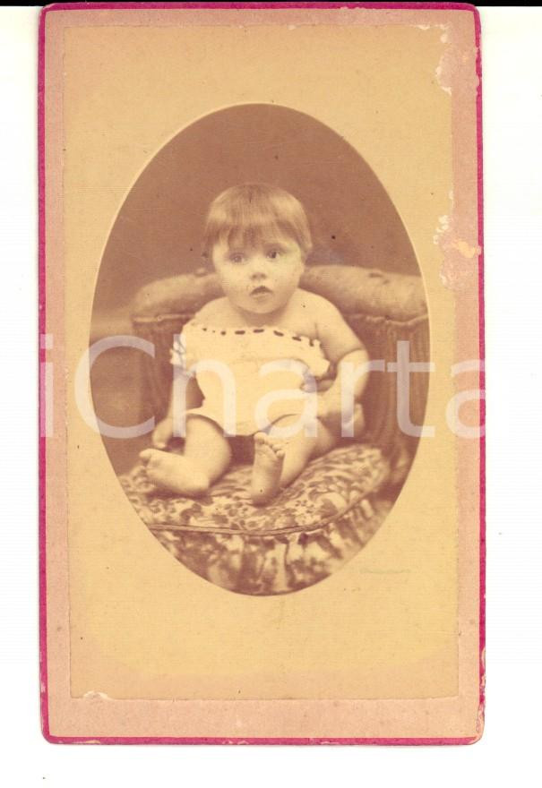 Fotografia d epoca originale 1870 ca FERRARA Ritratto di bambina in poltrona Foto Guido MIGNANI CDV 1