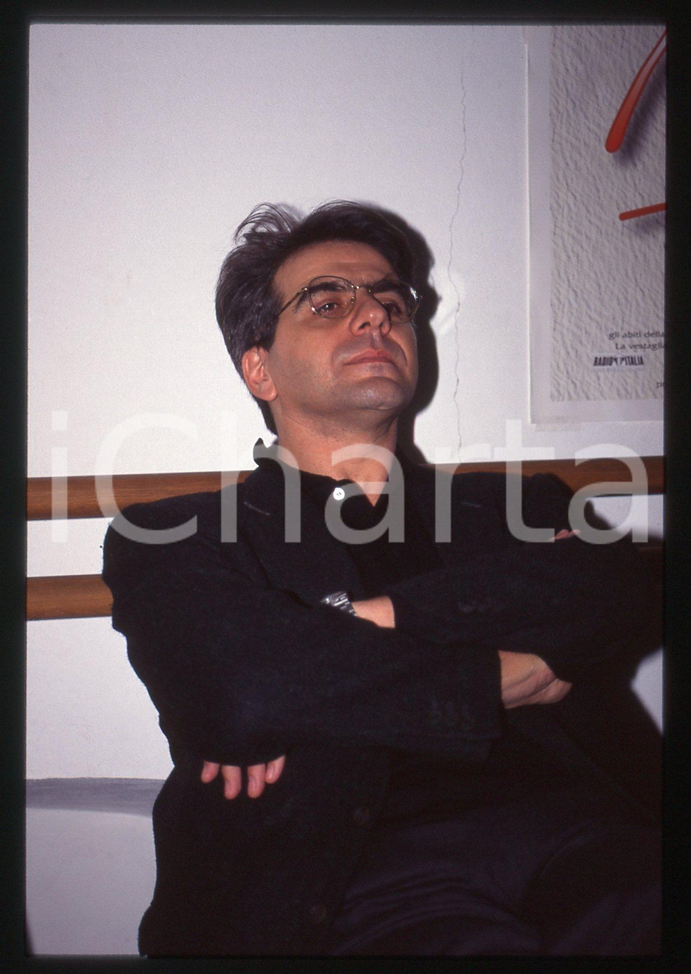 35mm vintage slide* 1997 ITALIA TEATRO Stefano SANTOSPAGO Ritratto dell'attore 1  Diapositiva d'epoca, in formato 35 mm. CONDIZIONI: GOOD   Tutti i diritti riservati.E' severamente vietata la riproduzione. ICharta mette in vendita, sul negozio eBay e in esclusiva sul sito "icharta" il proprio archivio composto da numerose diapositive e negativi fotografici d'epoca, tutti originali e autentici, che attraversano la storia del costume italiano tra gli la fine degli anni Sessanta e Novanta.Si tratta di uno sguardo inedito sull'attualit&agrave;, la politica, la vita quotidiana, il gossip e la cultura, che fotografa il cambiamento della nazione in quest'ultimo scorcio del XX secolo. Un'occasione unica per il mercato del collezionismo, che vede finalmente disponibile un archivio eccezionale per vastit&agrave;, tematiche e condizioni, in un settore (il negativo fotografico e la diapositiva) di assoluta novit&agrave; e dalle interessanti prospettive di investimento.  originale e autentica 1