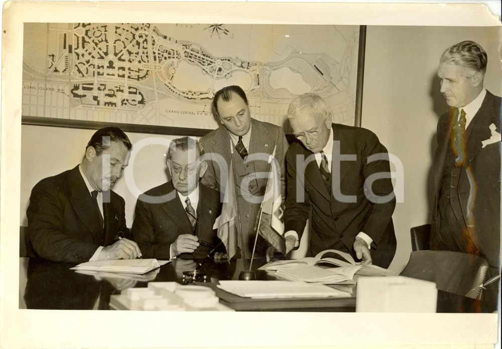 Fotografia d epoca originale 1938 USA NEW YORK WORLD S FAIR Giuseppe CANTU  e Grover Aloysius WHALEN DAMAGED 1