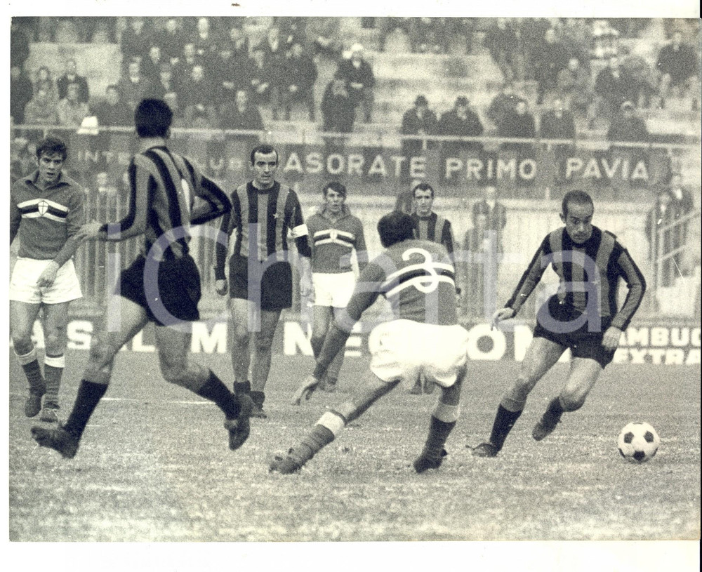 Fotografia d epoca originale 1967 CALCIO SERIE A INTERSAMPDORIA Azione con Luisito SUAREZ e DOMENGHINI Foto 1