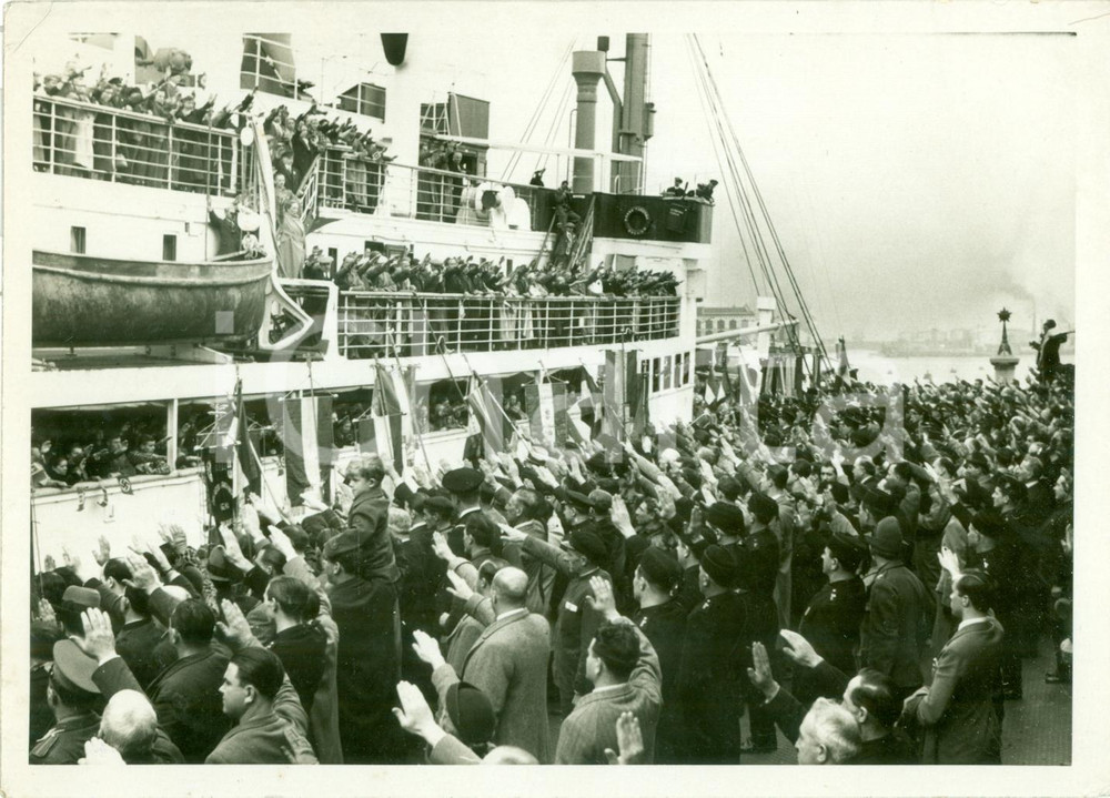 Fotografia d epoca originale 1937 GENOVA Organizzazione KRAFT DURCH FREUDE su piroscafo SIERRA CORDOBA Foto 1
