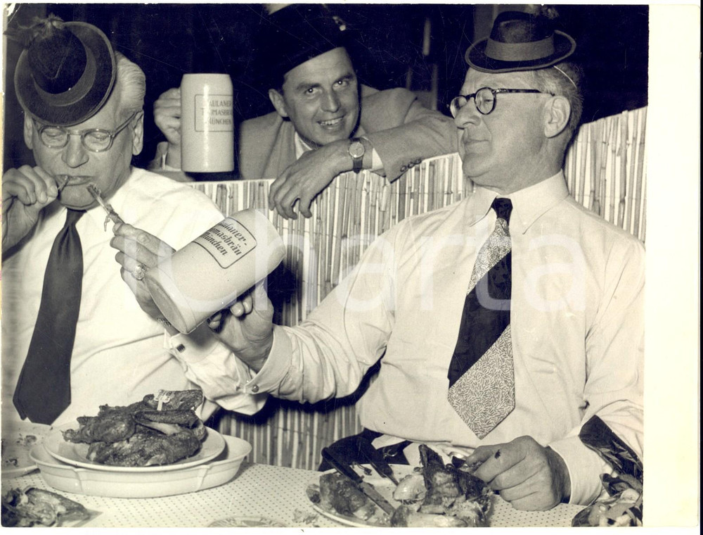 1953 MUNCHEN OKTOBERFEST Karl Ritter VON HALT and Avery BRUNDAGE *Photo 20x15 cm
