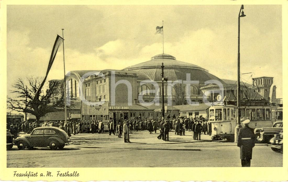 Cartolina originale da collezione 1952 FRANKFURT AM MEIN GERMANY Pubblico affolla la Fiera Animata con tram 1