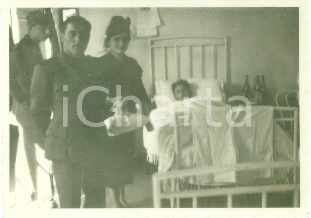 Fotografia d epoca originale 1938 MILANO Consegna della Befana fascista ai malati in ospedale Fotografia 1