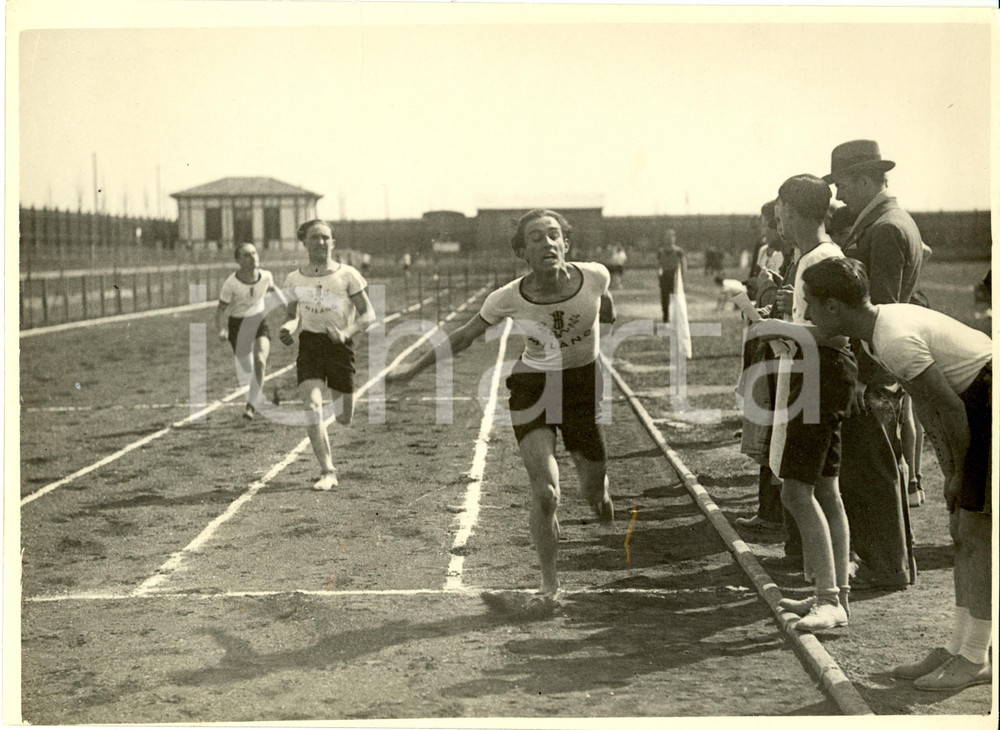 Fotografia d epoca originale 1932 MILANO Campo GIURIATI Traguardo gara 100 metri Campionati Avanguardisti 1
