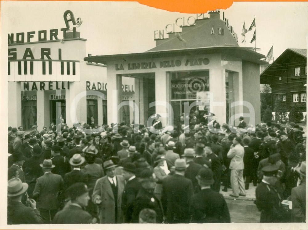 Fotografia d epoca originale 1935 MILANO FIERA CAMPIONARIA Padiglione dell Enciclopedia Italiana DANNEGGIATA 1
