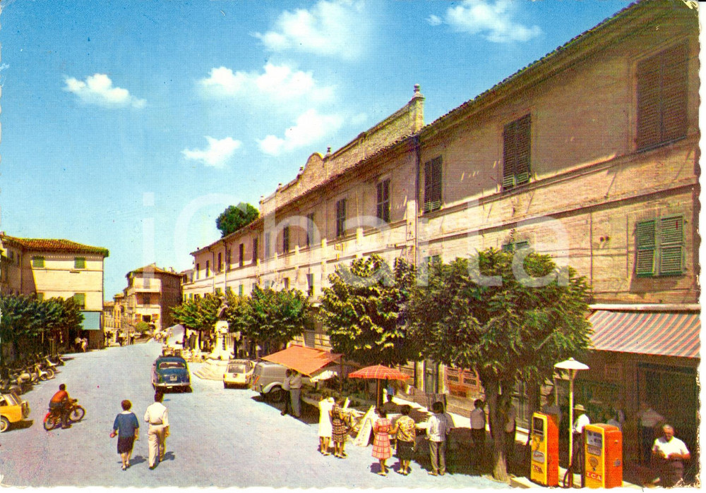 Cartolina originale da collezione 1960 ca CAMERANO (AN) Piazza ROMA con distributori benzina ICA *ANIMATA FG VG 1