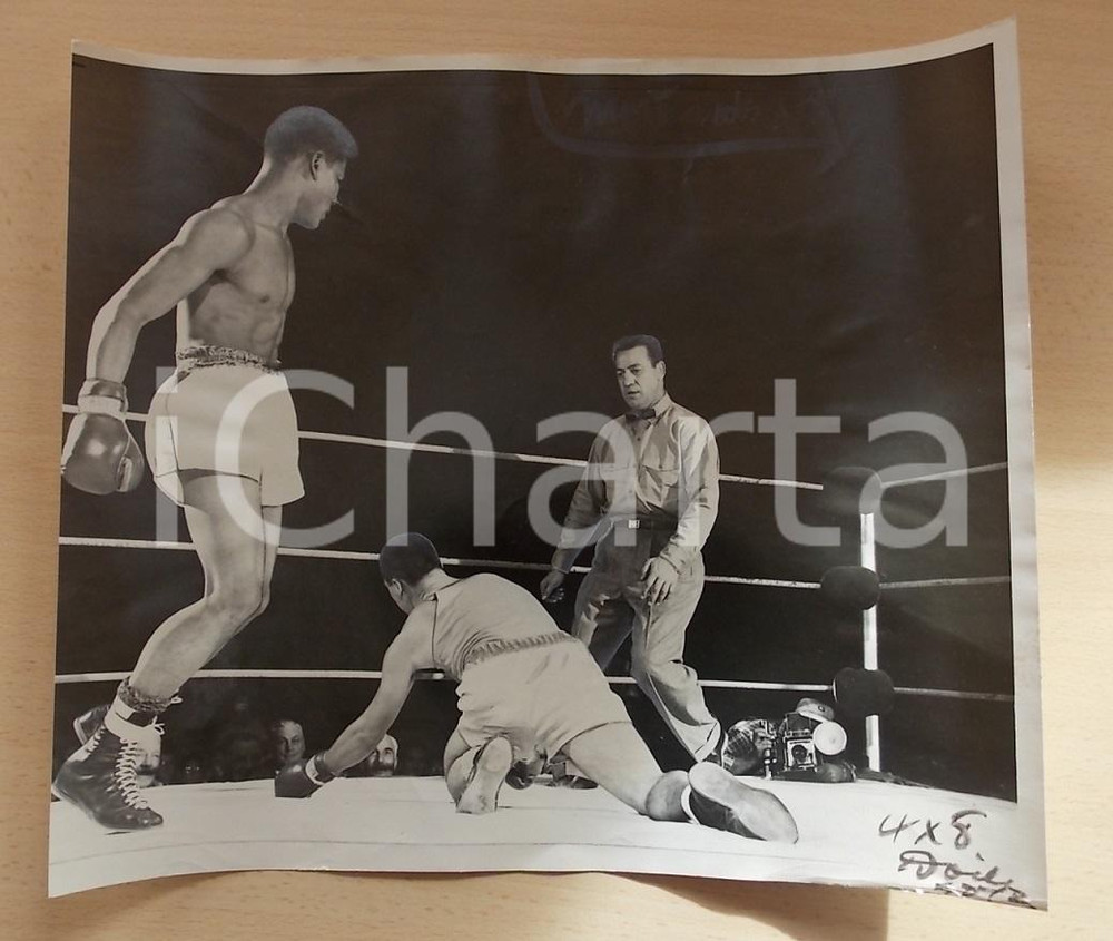 1956 SAN FRANCISCO (USA) BOXE Pugile JosÃ© TORRES vs Phil MOYER *Foto 32 x 28 Fotografia d'epoca, con ritocchi manuali al recto.FORMATO: cm 32 x 28 CONDIZIONI: FAIR     originale e autentica 1