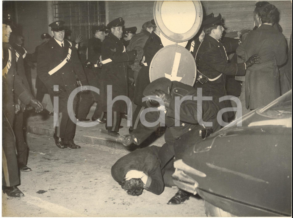 1968 SANREMO BOXE Incontro Benvenuti - Fullmer - Polizia picchia i contestatori