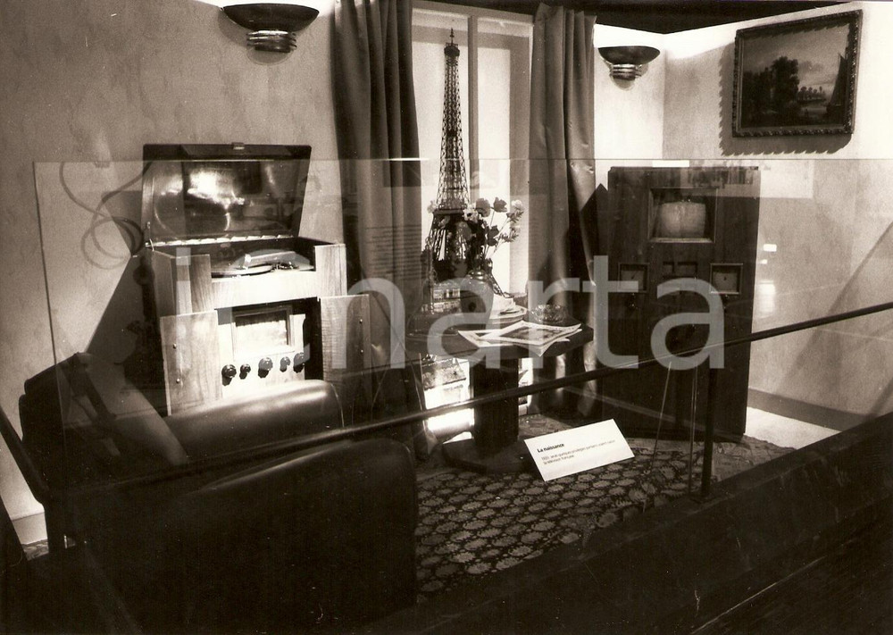 Fotografia d epoca originale 1986 PARIS CitÃ© Sciences et Industrie Diorama Histoire TELEVISION Naissance Foto 1