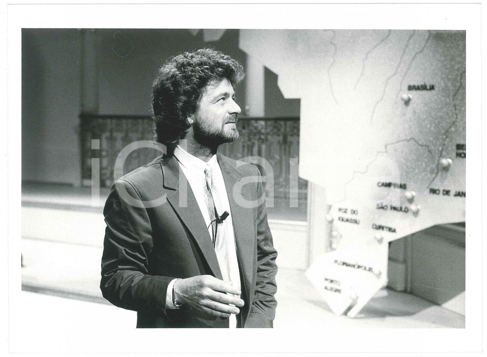 Fotografia d epoca originale 1984 RAI UNO Te lo do io il Brasile Beppe GRILLO in scena  Foto 24x18 cm 6 1