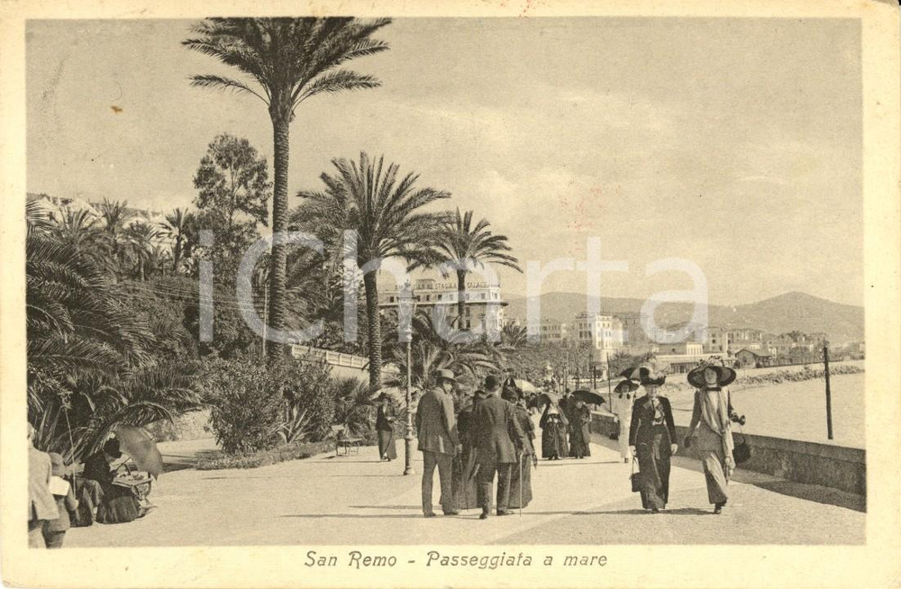 Cartolina originale da collezione 1926 SANREMO IM Dame e gentiluomini a passeggio sul lungomare Cartolina FP VG 1