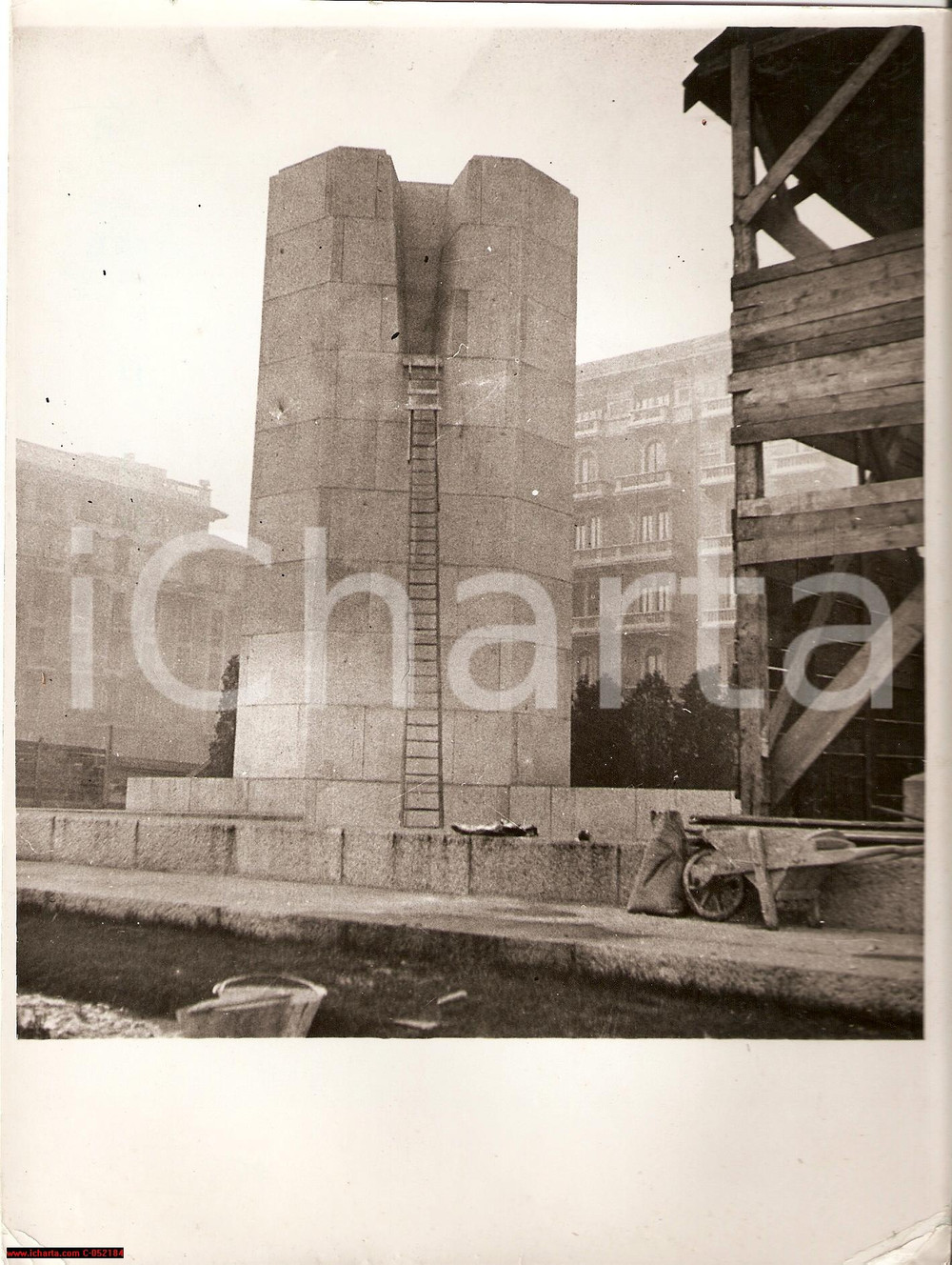 Fotografia d'epoca originale 1936 MILANO Lavori per il monumento a Giuseppe GRANDI 1