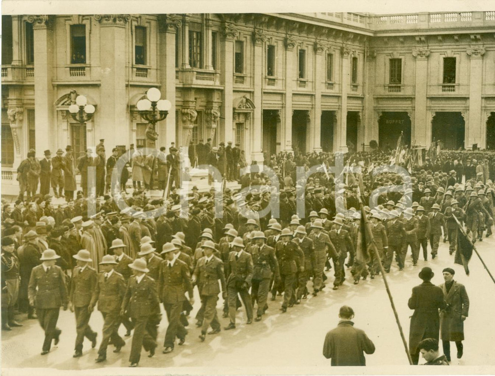 Fotografia d epoca originale 1935 GENOVA Sfilata volontari in partenza per AFRICA ORIENTALE Fotografia 1