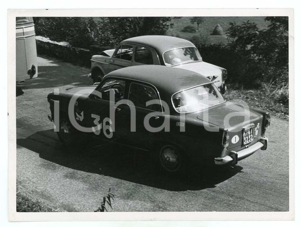 Fotografia d epoca originale 1962 MOBIL ECONOMY RUN Alfa Romeo Giulia e auto incidentata Foto JOLLY CLUB 1