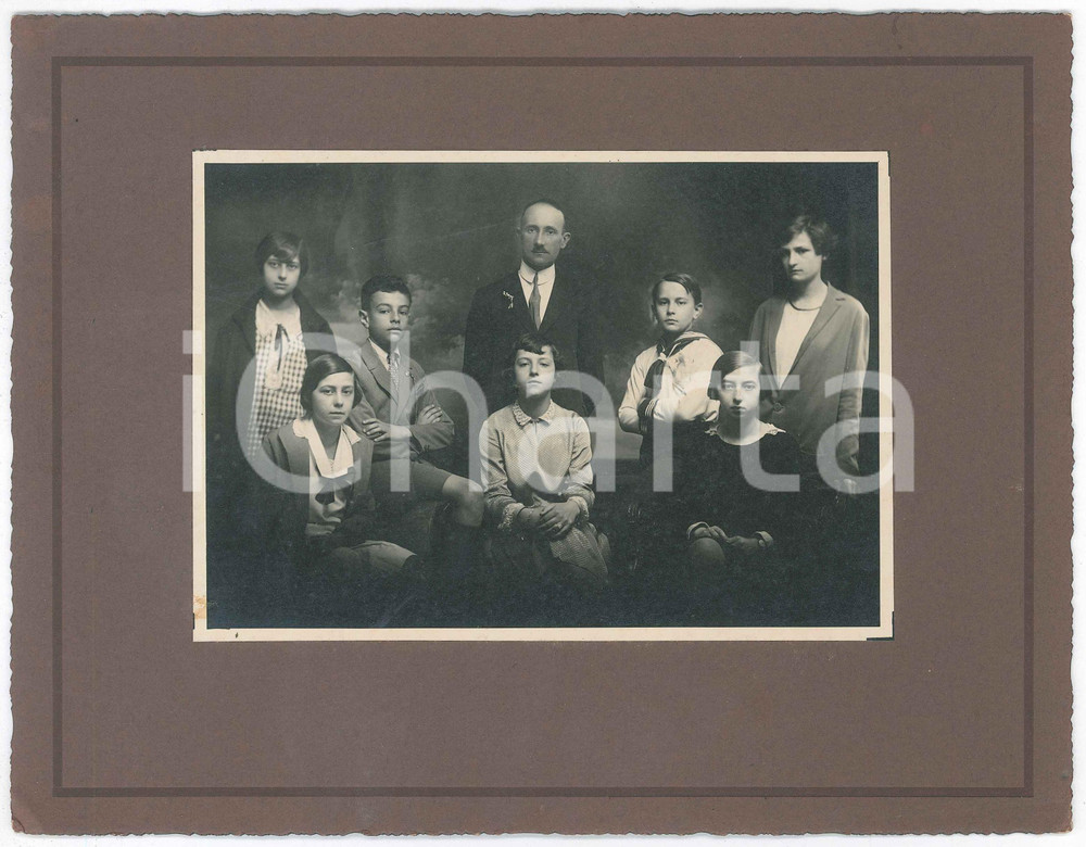 1927 IVREA Istituto - Foto di gruppo con professore - Fotografia 26x20 cm Fotografia d'epoca.Al verso le firme degli studenti. GOOD/buono  Formato: 26x20 cm originale e autentica 1