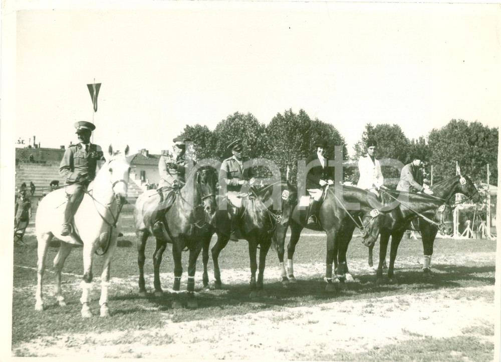 Fotografia d epoca originale 1934 MILANO Vincitori del concorso ippico all Ippodromo di SAN SIRO Fotografia 1