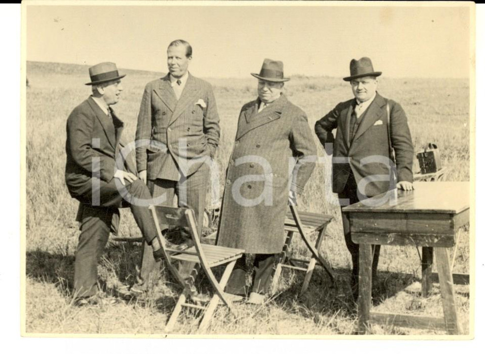 Fotografia d epoca originale 1933 NETTUNO REGIO ESERCITO Ammiraglio SALATINO alla presentazione arma 20 mm 1