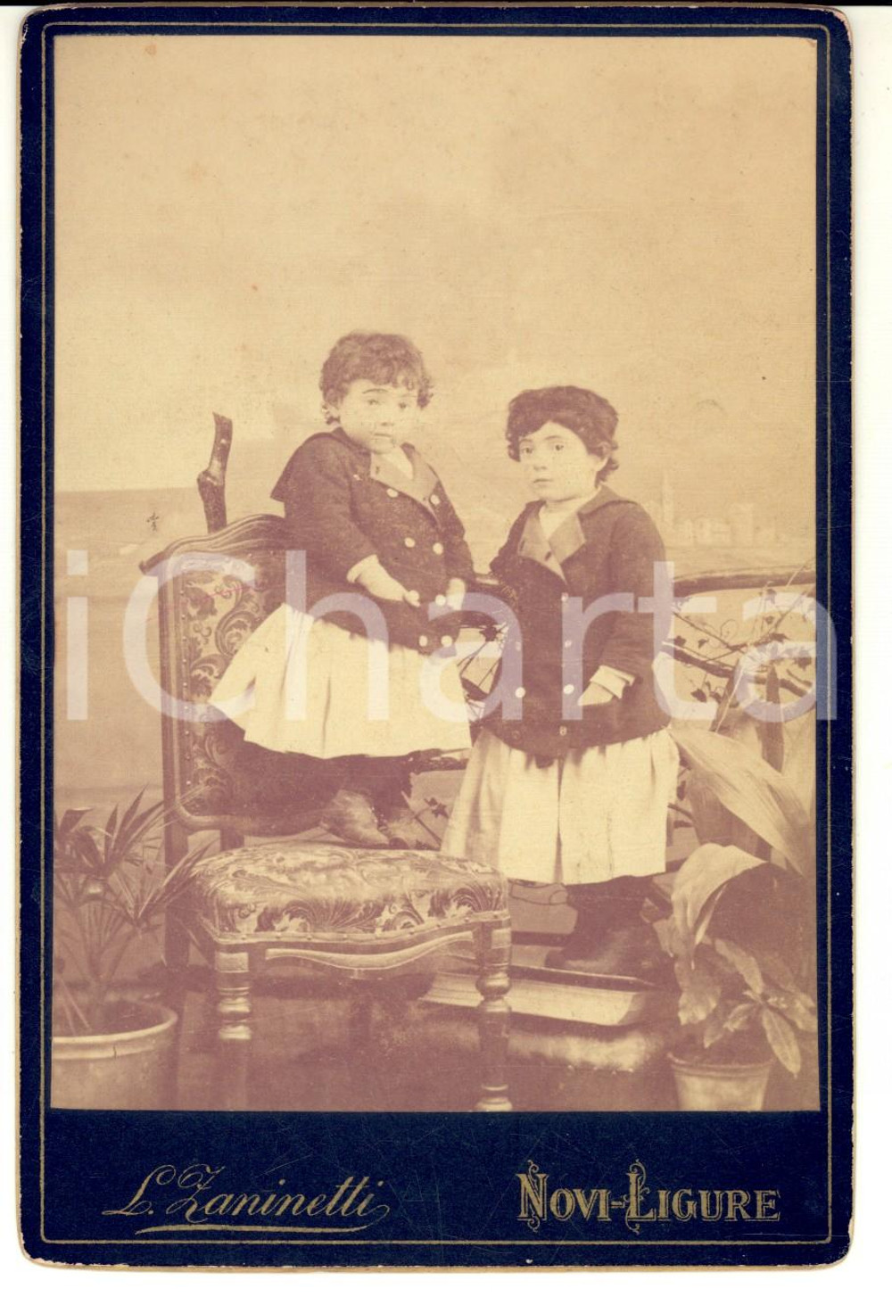Fotografia d epoca originale 1900 ca NOVI LIGURE AL Gemelline vestite alla marinara Foto ZANINETTI 1