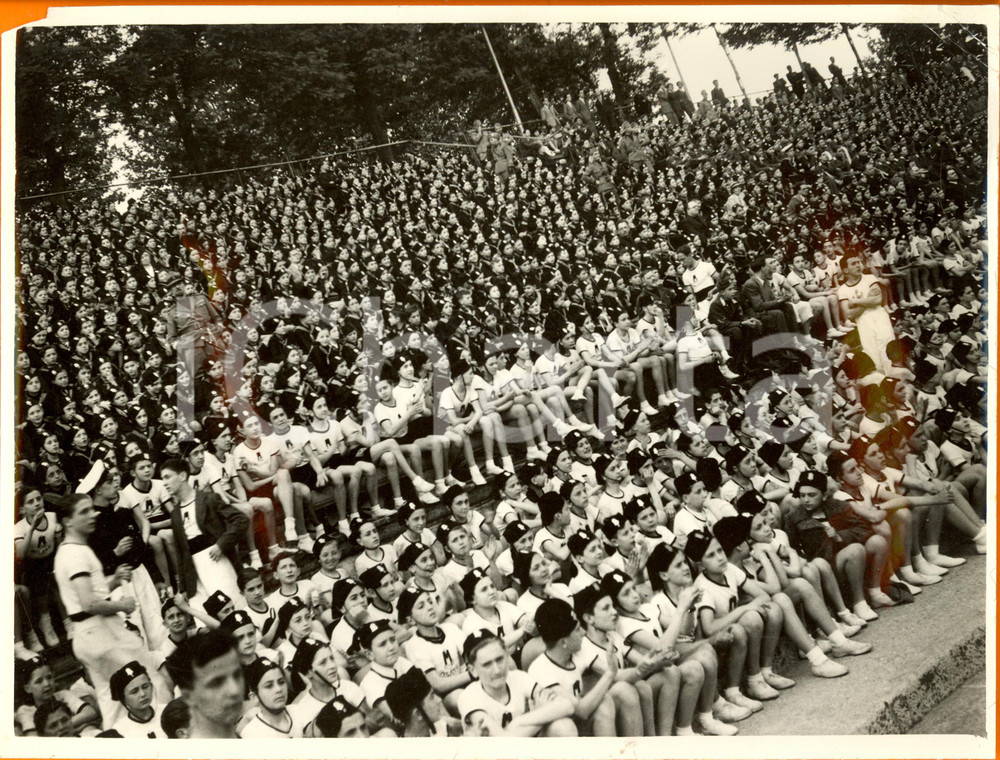 Fotografia d epoca originale 1938 MILANO Stadio Civico  Balilla assistono a saggio ginnico GIL Fotografia 1