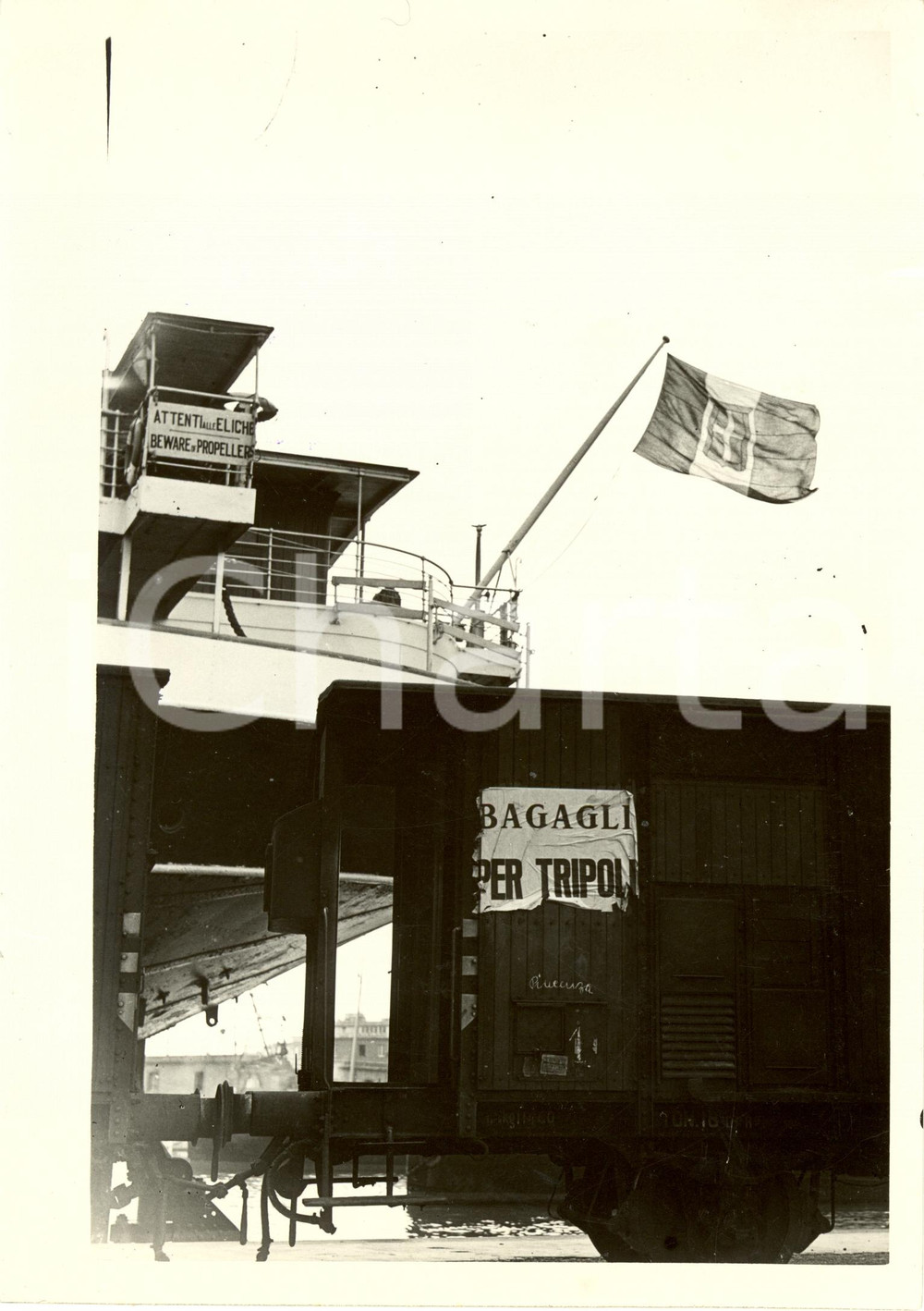 Fotografia d epoca originale 1938 NAPOLI Nave per rurali verso LIBIA  Bagagli per TRIPOLI Fotografia 1