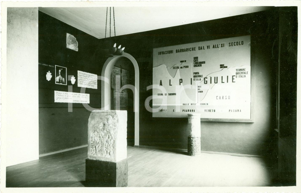 Fotografia d epoca originale 1938 GORIZIA Particolare della sala della RomanitÃ  FOTOGRAFIA 1