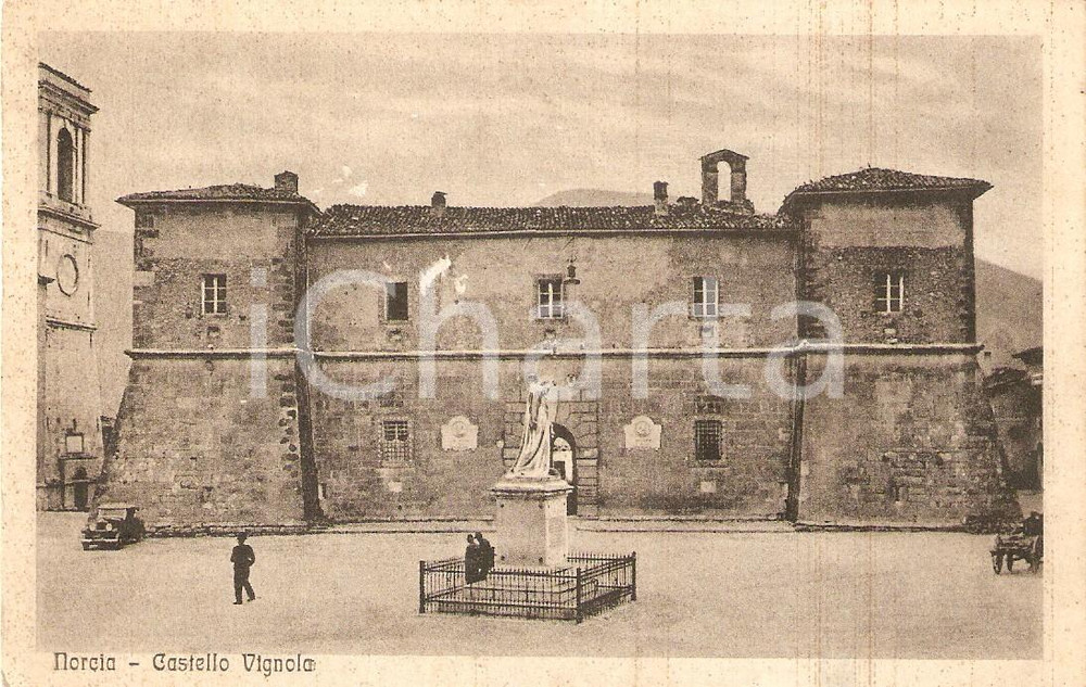 Cartolina originale da collezione 1947 NORCIA (PG) Piazza SAN BENEDETTO Castello VIGNOLA *Cartolina ANIMATA FP VG 1