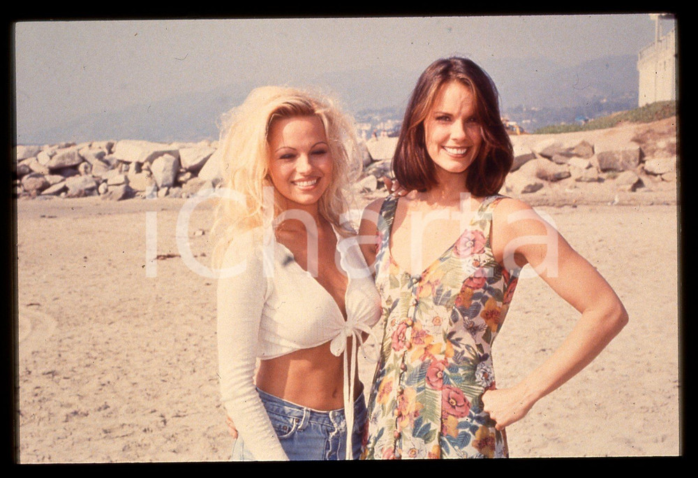 Fotografia d epoca originale 35mm vintage slide1990 ca BAYWATCH Pamela ANDERSON e Alexandra PAUL Ritratto 1 1