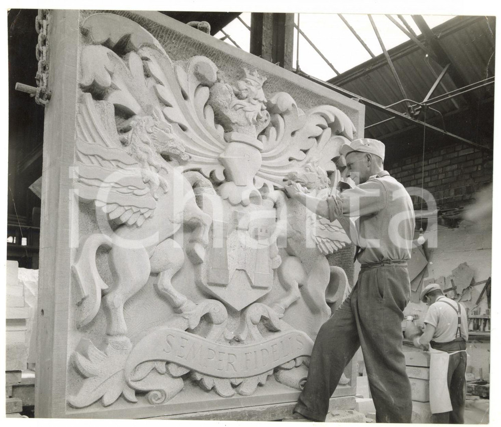 1958 BRISTOL Sculptor Walter CRANG making coat of arms for Exeter Police Station