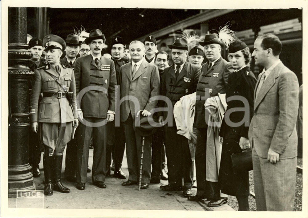 Fotografia d epoca originale 1938 ROMA L arrivo alla stazione di dopolavoristi UNGHERESI Fotografia 1