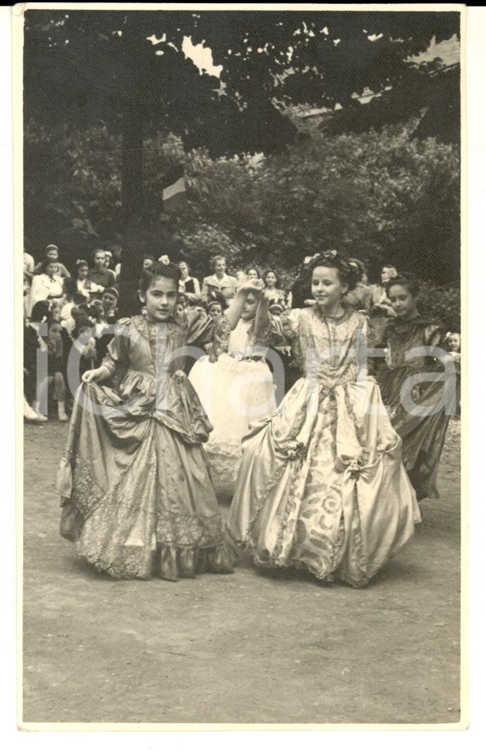 Fotografia d epoca originale 1950 MILANO ? Danza di bambine in costume storico Foto cartolina FP 1
