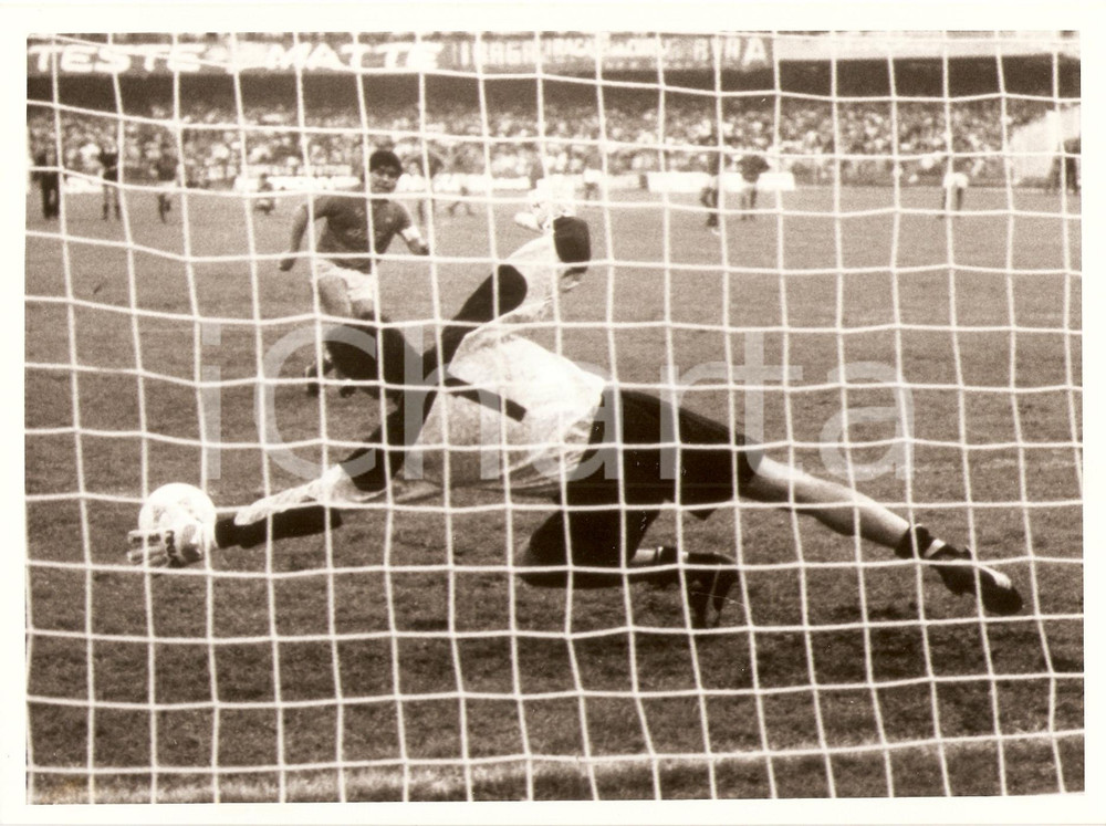 Fotografia d epoca originale 1989 NAPOLI Calcio Coppa UEFA MARADONA sbaglia rigore vs SPORTING LISBONA Foto 1