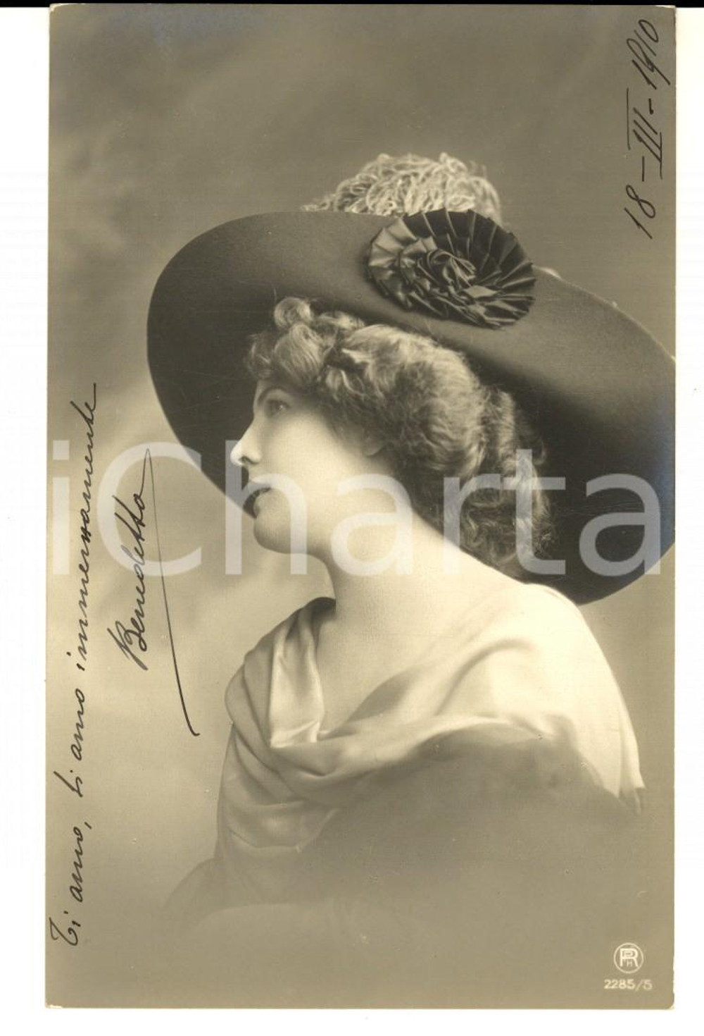 Cartolina originale da collezione 1910 MILANO MODA Donna con cappello e coccarda *Cartolina ing. BONELLI VINTAGE 1