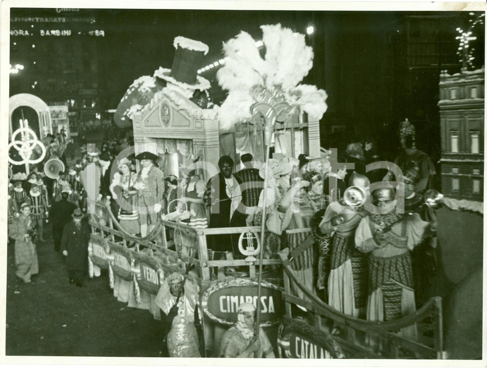 Fotografia d epoca originale 1938 MILANO Carri in costume per la Giornata della Neve FOTOGRAFIA 1