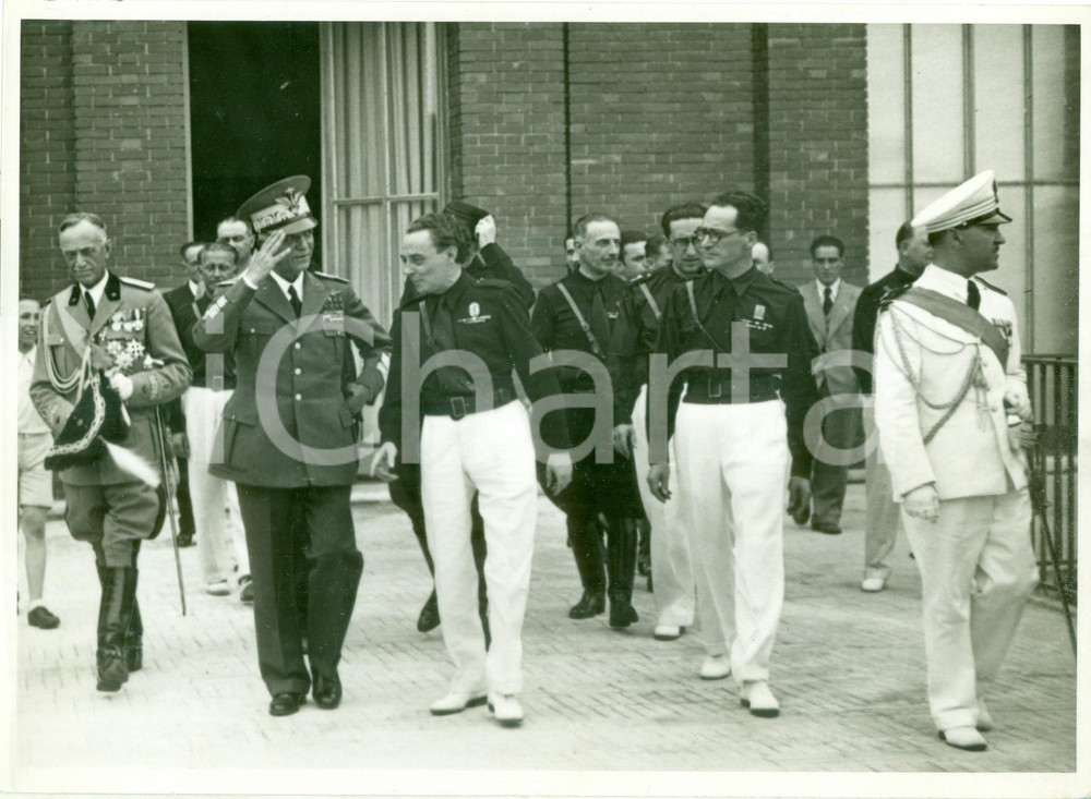 Fotografia d epoca originale 1936 MILANO Pietro BADOGLIO visita la TRIENNALE Fotografia 1
